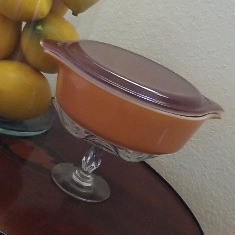 Small Butterscotch Pyrex Bowl With Lid